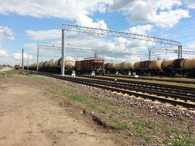 Орловский парк, вид со стороны повышенного пути.