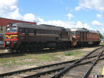 М62-1871 (ТЧ Лунинец) и ТЭП60-284 в депо Вильнюс (2008).jpg