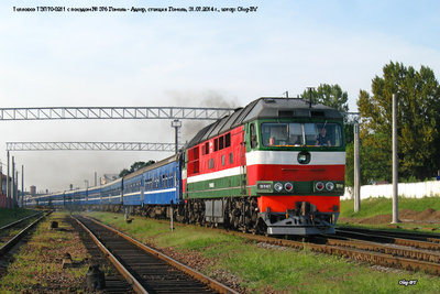 Тепловоз ТЭП70-0211 с поездом № 376 Гомель - Адлер, станция Гомель, 31.07.2014 г.