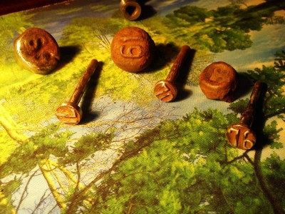 Эти "гвозди" и метки (не знаю,как правильно назвать) с указанием года находились в деревянных шпалах,это собирал мой дед. Встречаются с 1953 по 198...