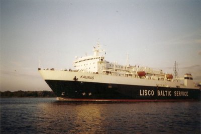 "Каунас" в Рижском порту, Даугава, август 2004.