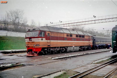 ТЭП70-0136 прип. ТЧ-14 ОКТ.ж.д. со скор.поездом Варшава-С.Петербург на ст.Гродно БЧ 02.05.1997г.