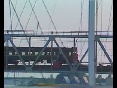 ЭР2 на железнодорожном мосту в Лиелупе