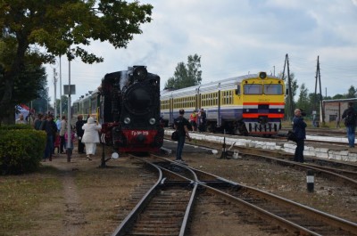 Начинается посадка на поезд региональных линий экстра класса