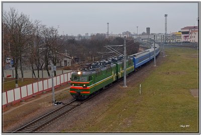 Электровоз ВЛ80С-613 с поездом № 094Ш Одесса — Минск, станция Гомель-Сортировочный-Нечётный