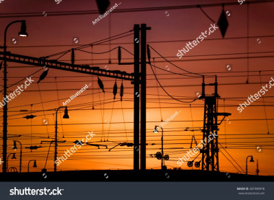 1 Хибины_black-silhouettes-of-railway-high-voltage-power-lines-with-orange-sunset-sky-407590978.jpg