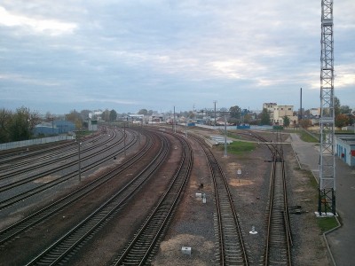 Станция Березина, вид с пешеходного моста в сторону ст. Бобруйск - первые несколько установленных опор
