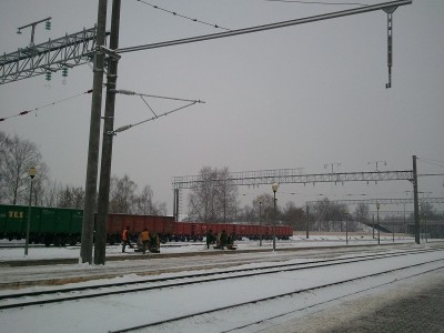 Ст. Бобруйск 8.12.12 г. - вид в сторону Минска - китайцы занимаются навеской проводов...